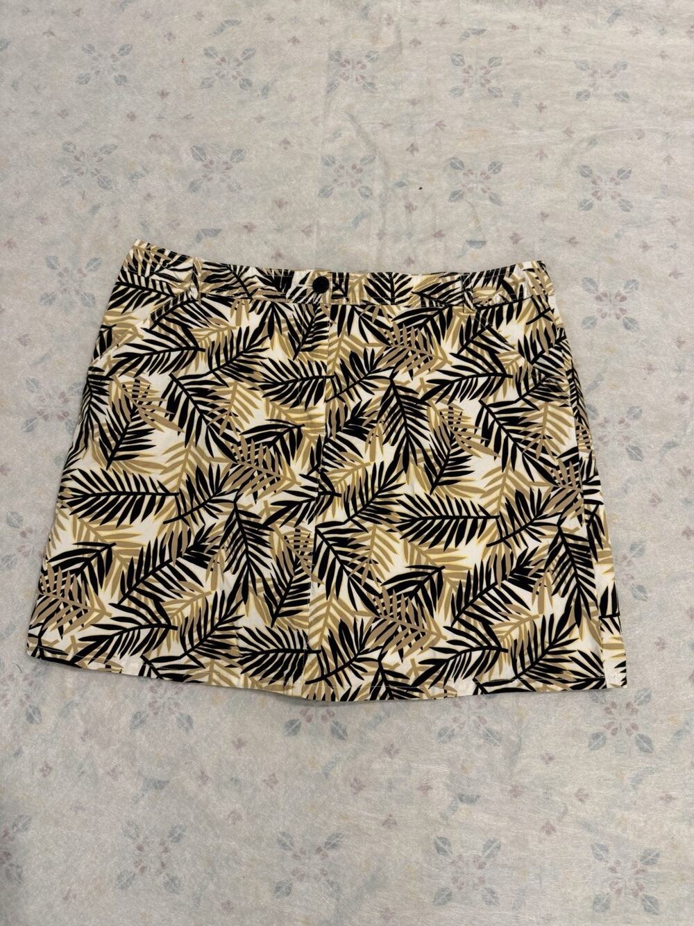 White Stag Women’s Short Skirt Skort Shorts Lining Size 16 Tan Black & White